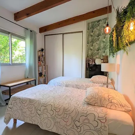 Charmante Maison En Pleine Nature Avec Piscine Prázdninový dům *