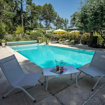 Charmante Maison En Pleine Nature Avec Piscine Prázdninový dům *